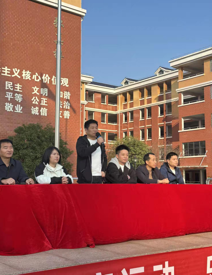 �������죬��������������еھ���ȫСѧ2025�궬��Ȥζ�˶���